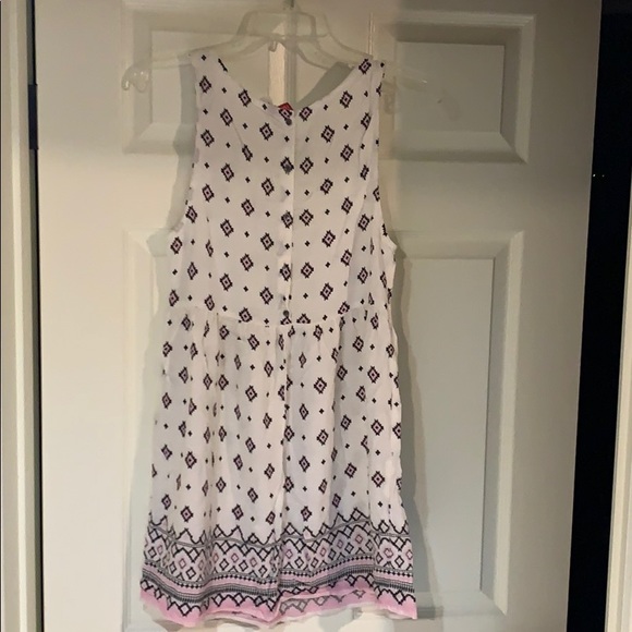 Cute sundress - Picture 2 of 4